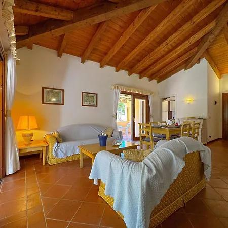 Rosy - Comfort E Piscina Privata A Stintino